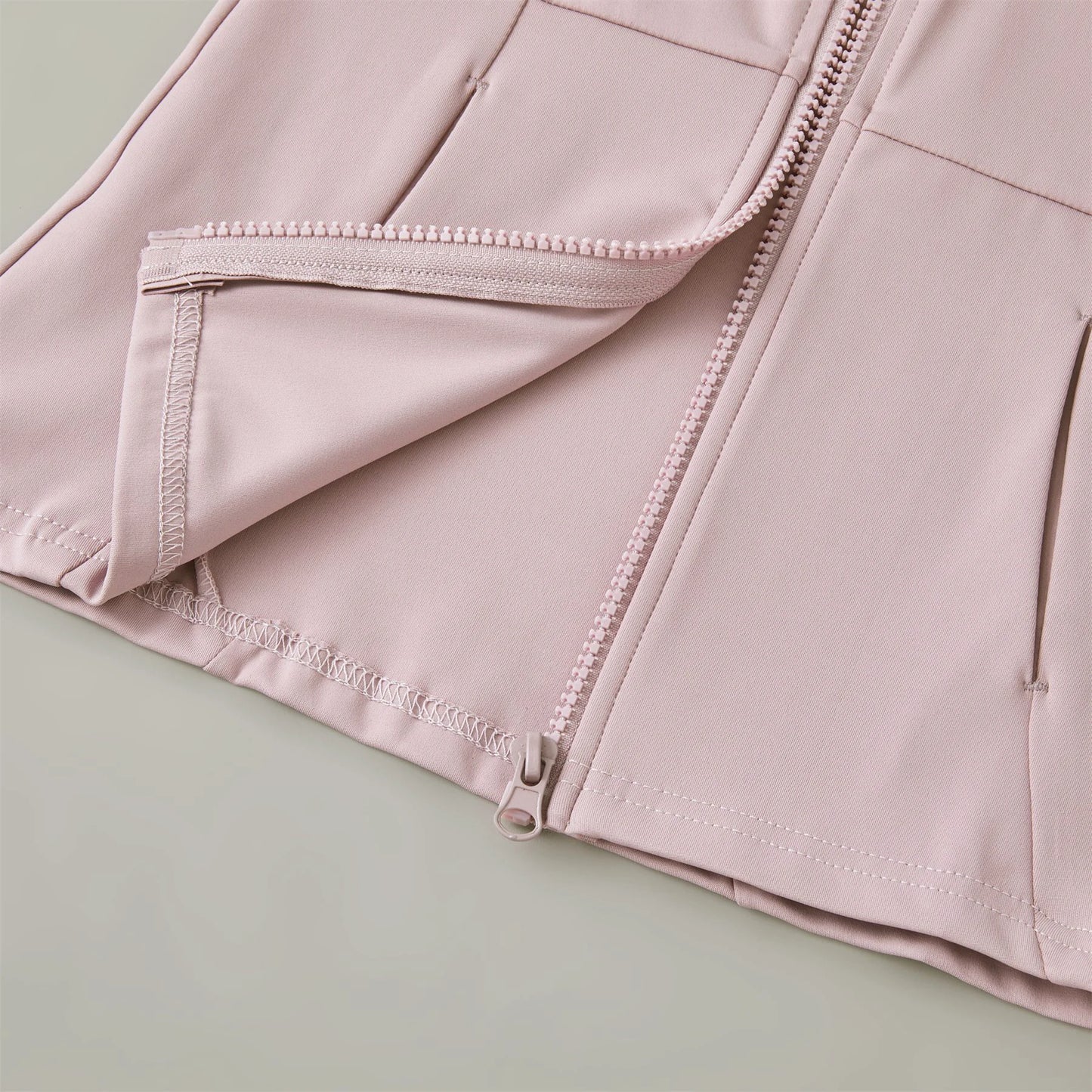 Women's Athletic Yoga Jacket Lightweight Zipper Sports Jacket for Fall/Winter Versatile Women's Outerwear with Pockets and Thumb